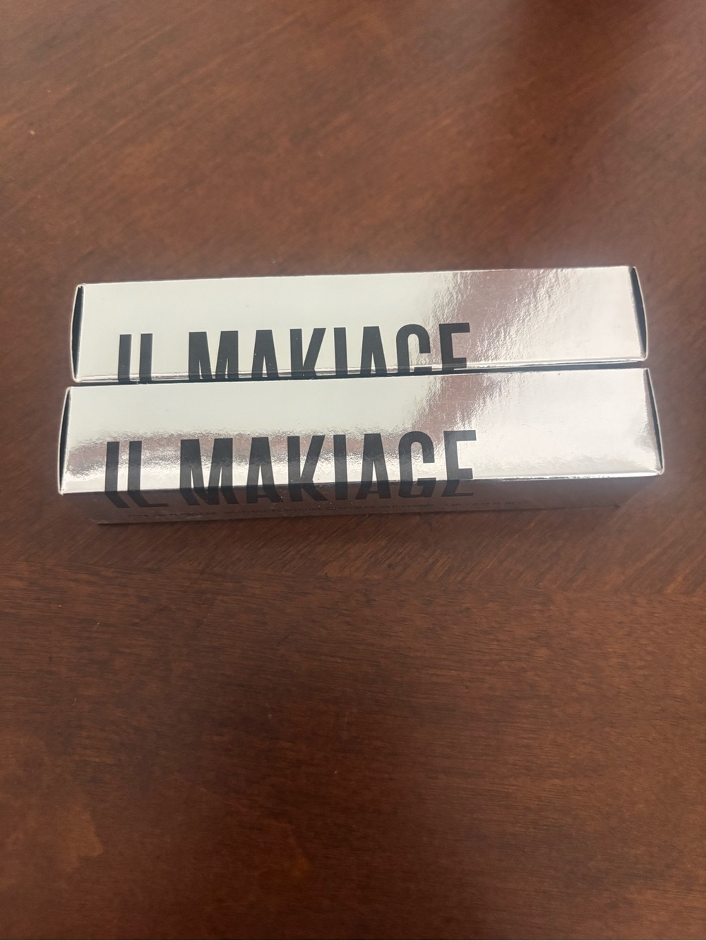 IL MAKIAGE Silver Metallic Concealer Boxes